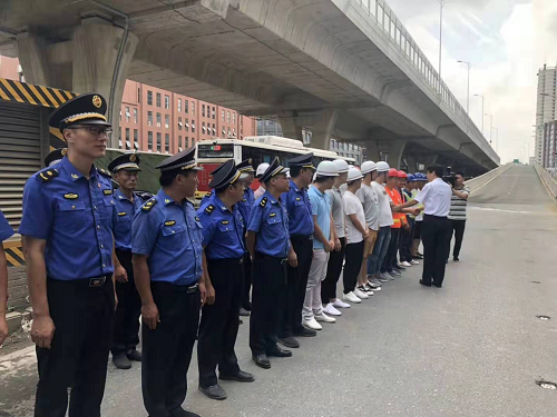 高温慰问送关切  情系一线共坚守 ——市委副书记刘烁探望慰问洪都大路综合立面刷新工程一线干部职工