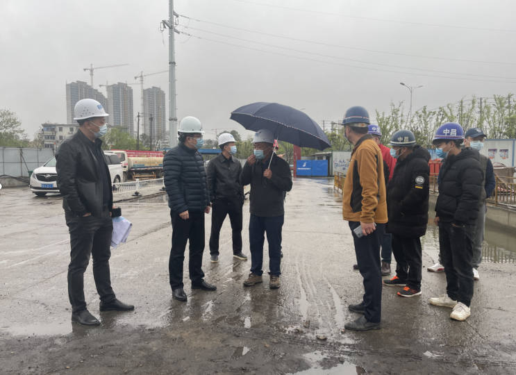 章勇赴青山湖西岸片区基础设施建设工程及丹霞路路路及综合管廊工程视察